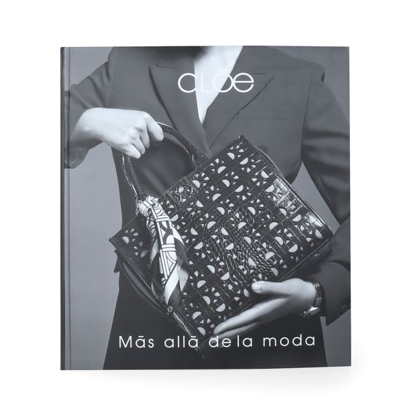 

Libro Cloe más allá de la moda. 35 años Talla: Unico
